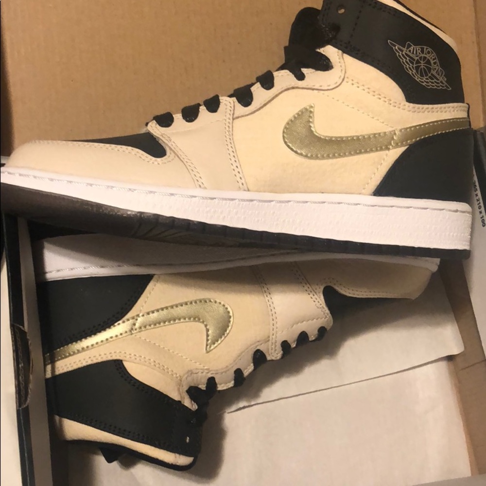 Air Jordan 1 retro size 3.5 big kids